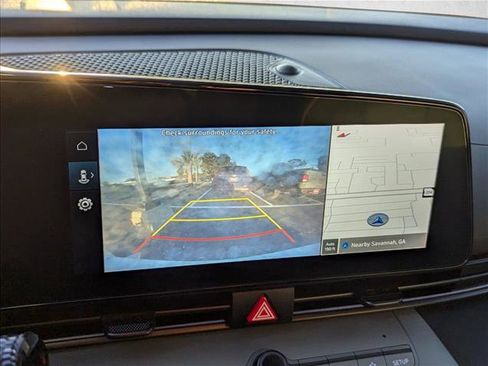 Certified 2025 Hyundai Elantra Limited image 14