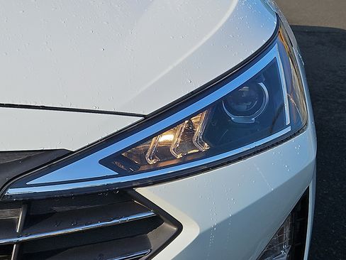 Used 2019 Hyundai Elantra SEL FWD image 9