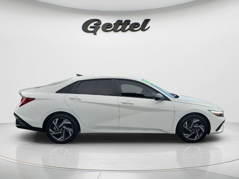 Certified 2025 Hyundai Elantra SEL FWD image 4