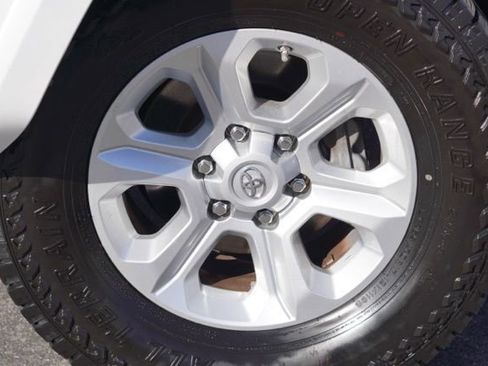 Used 2016 Toyota 4Runner SR5 image 11