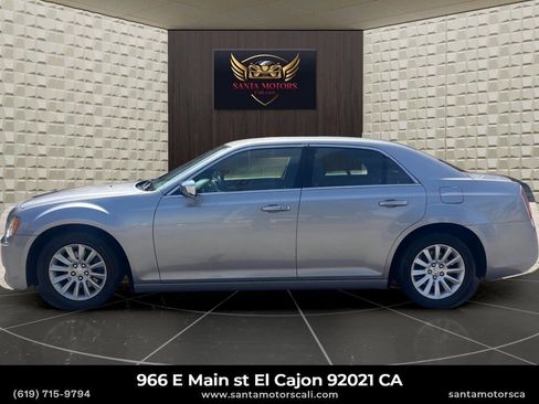 Used 2014 Chrysler 300 RWD image 7