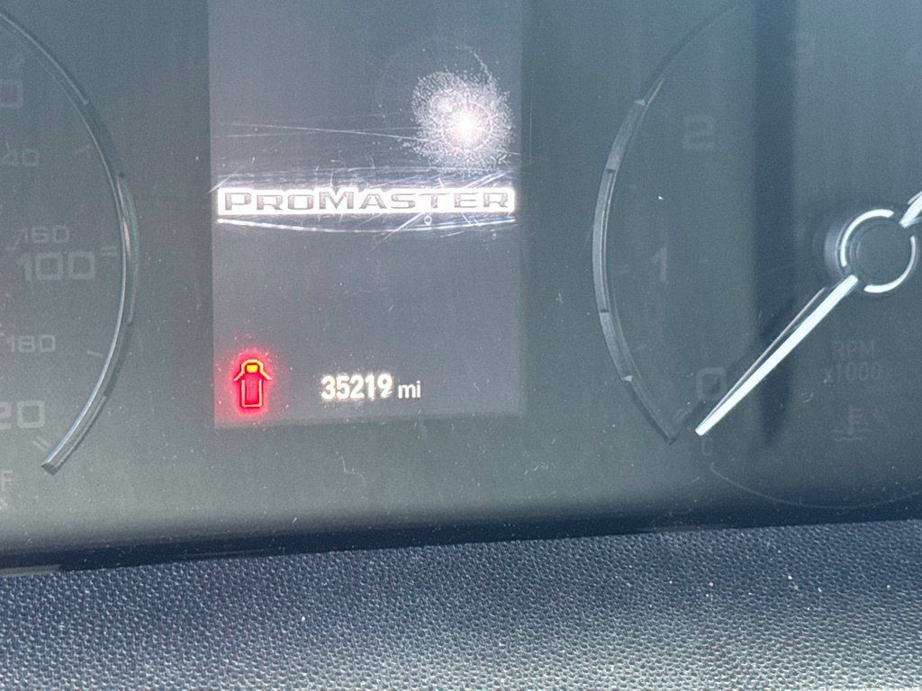 Used 2023 RAM ProMaster 2500 FWD image 3