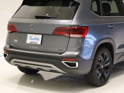Used 2023 Volkswagen Taos SE w/ Panoramic Sunroof Package AWD/4WD image 8