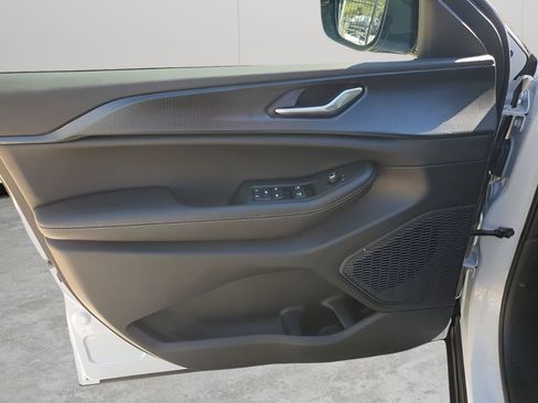 New 2025 Jeep Grand Cherokee L Altitude image 27