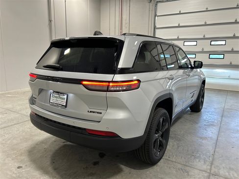 New 2025 Jeep Grand Cherokee Limited w/ Luxury Tech Group II image 6