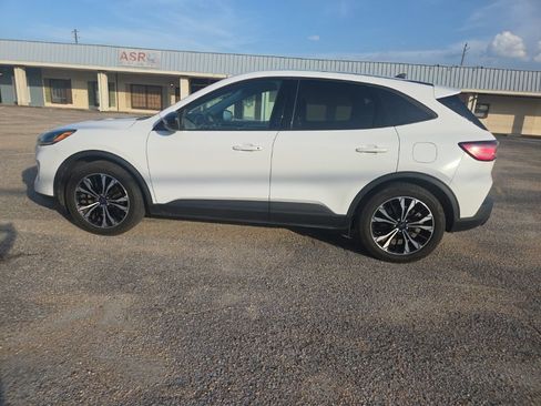 Used 2021 Ford Escape SE w/ SE Sport Appearance Package FWD image 9