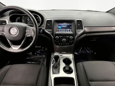 Used 2018 Jeep Grand Cherokee Laredo image 16