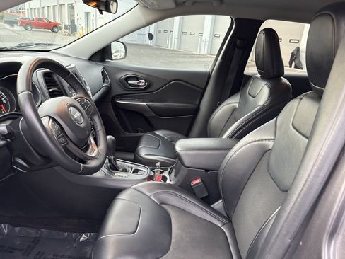 Used 2019 Jeep Cherokee Latitude Plus image 18