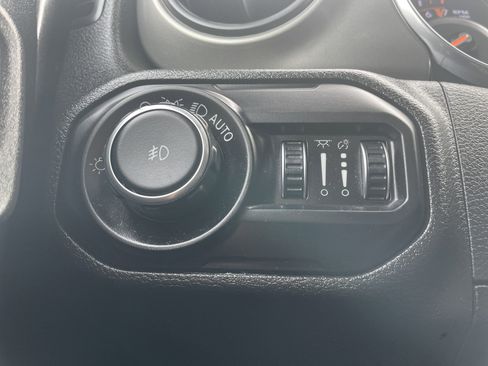 Used 2018 Jeep Wrangler Unlimited Sport S image 38