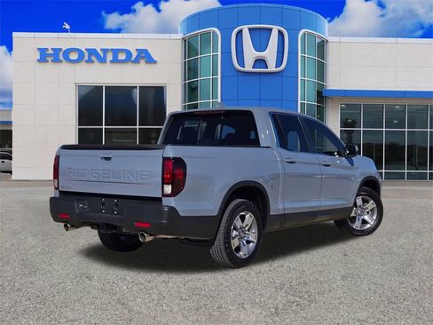 Used 2025 Honda Ridgeline RTL image 3