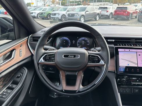 Used 2025 Jeep Grand Cherokee Summit image 26