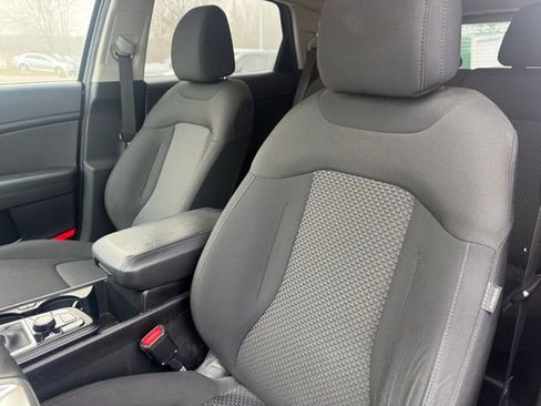 Used 2023 Kia Sportage LX image 8