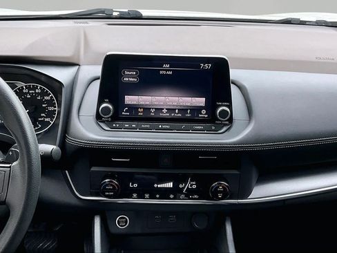 Used 2023 Nissan Rogue SV FWD image 7