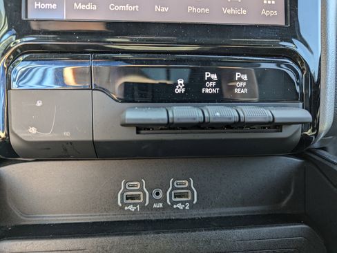 Used 2025 RAM 1500 Laramie image 20