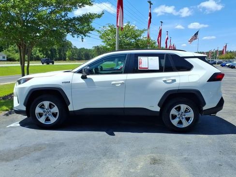 Used 2019 Toyota RAV4 LE w/ Carpet Mat Package AWD/4WD image 3