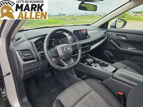 Used 2025 Nissan Rogue SV FWD image 10