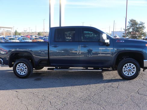 Used 2025 Chevrolet Silverado 2500 LT w/ Convenience Package image 8