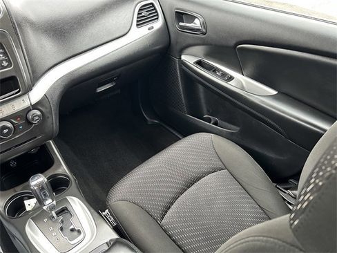 Used 2019 Dodge Journey SE w/ Premium Group image 16