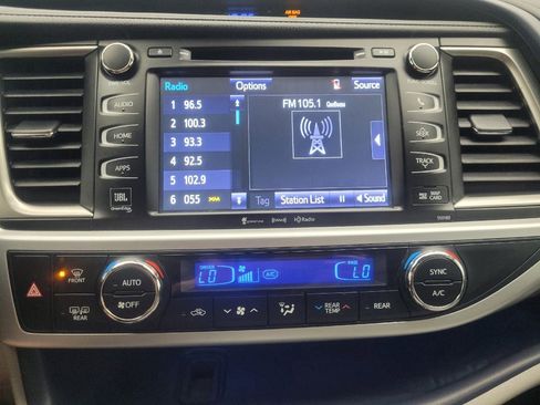 Used 2017 Toyota Highlander Limited image 25