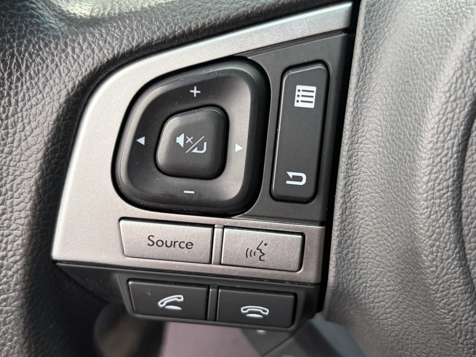 Used 2015 Subaru Legacy 2.5i AWD/4WD image 17