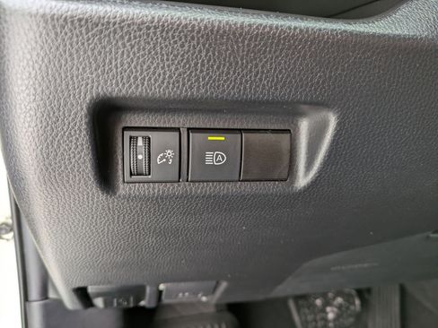 Used 2021 Toyota RAV4 LE image 14