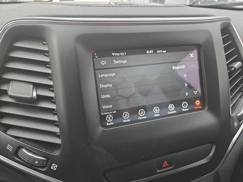 Used 2020 Jeep Cherokee Latitude w/ Cold Weather Group image 21