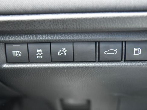 Used 2025 Toyota Camry LE image 31