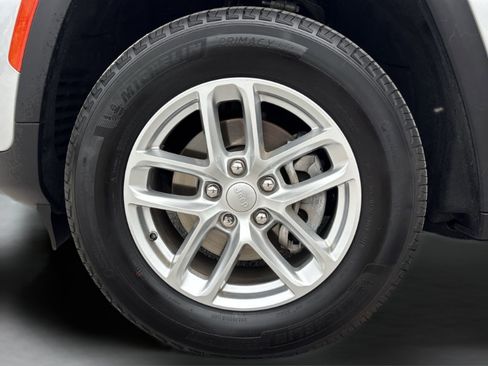 Used 2025 Jeep Grand Cherokee Laredo X w/ Luxury Tech Group I RWD image 33