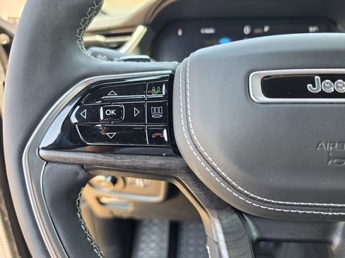 Used 2023 Jeep Grand Cherokee Overland w/ Luxury Tech Group IV RWD image 27