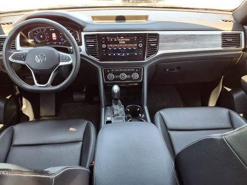 Used 2022 Volkswagen Atlas Cross Sport SE image 18