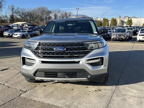 Used 2022 Ford Explorer XLT w/ Equipment Group 202A image 8