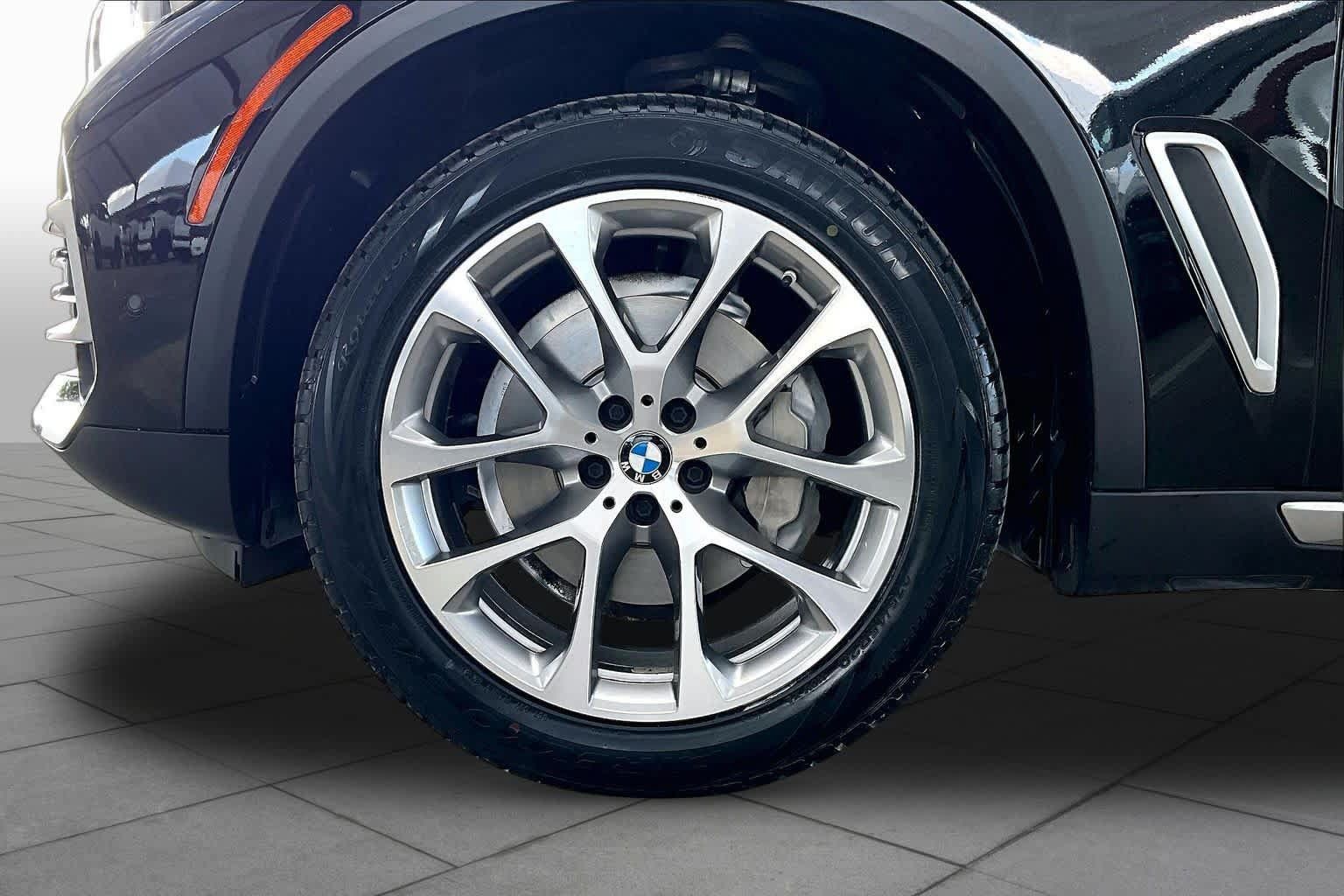 Used 2023 BMW X5 xDrive40i w/ Premium Package AWD/4WD image 11