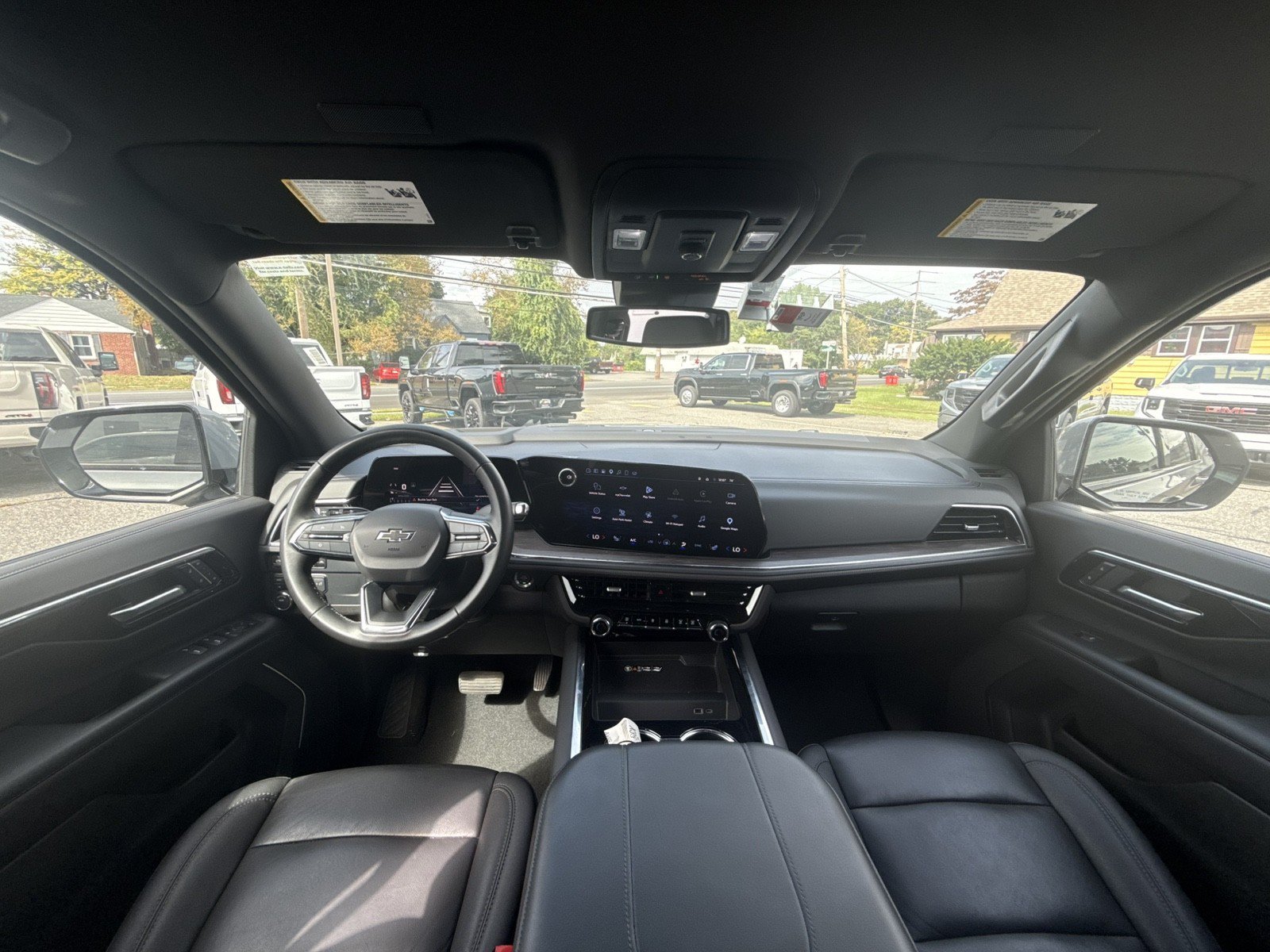 Used 2025 Chevrolet Suburban Z71 AWD/4WD image 27