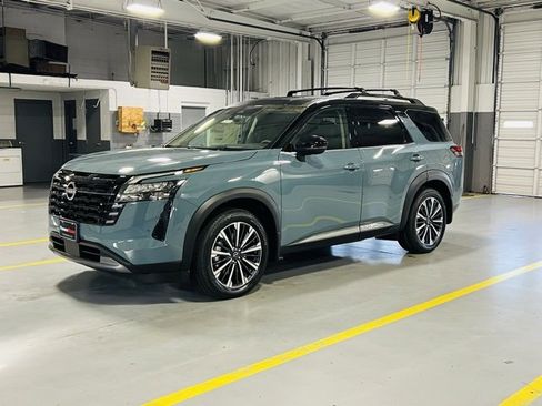 New 2026 Nissan Pathfinder Platinum image 16