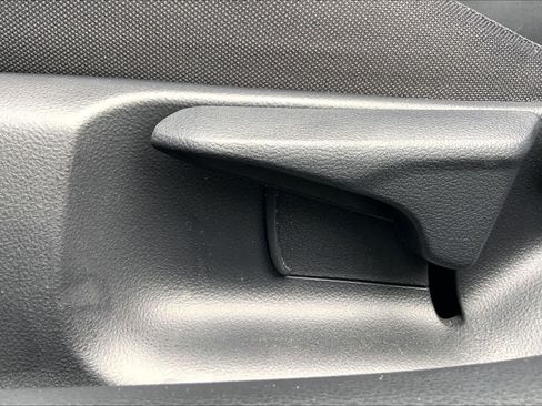 Used 2025 Toyota Prius LE FWD image 34