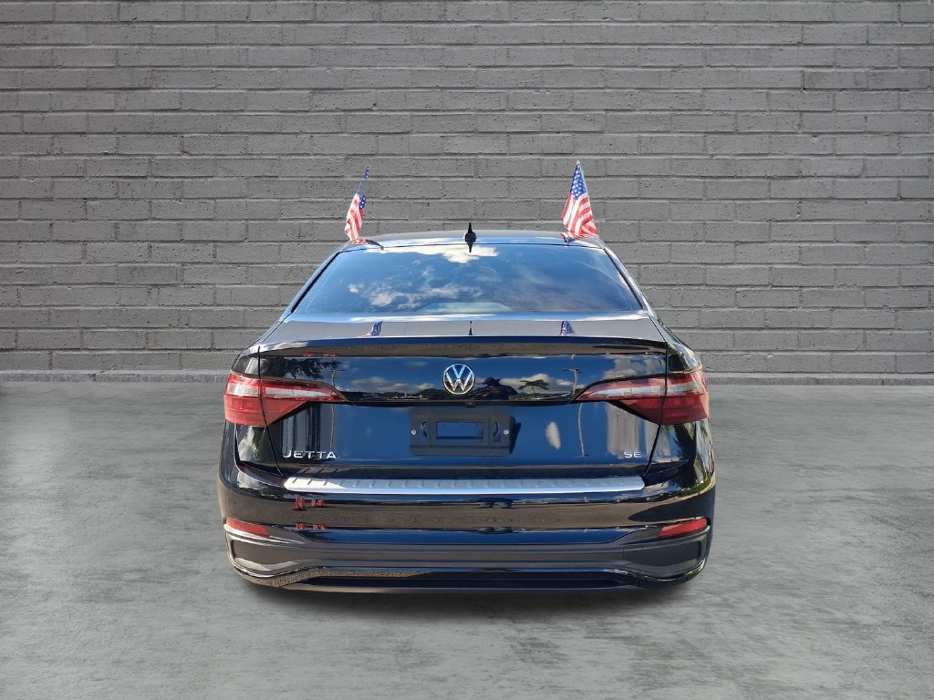 Certified 2024 Volkswagen Jetta SE w/ Panoramic Sunroof Package FWD image 11