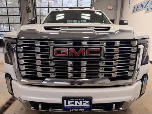 Used 2024 GMC Sierra 3500 Denali w/ Denali Reserve Package AWD/4WD image 3