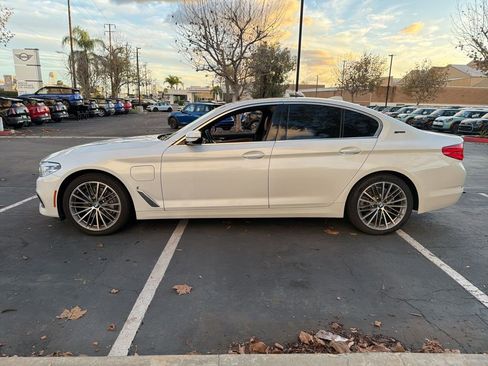 Used 2019 BMW 530e w/ Convenience Package image 2
