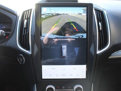 Used 2022 Ford Edge Titanium w/ Class II Trailer Tow Package image 40