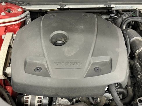 Used 2020 Volvo XC60 T5 Momentum w/ Protection Package Premier image 11