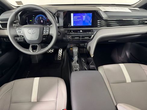 Used 2025 Toyota Camry SE w/ Convenience Package image 22