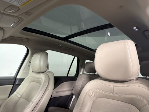 Used 2020 Lincoln Aviator Grand Touring w/ Elements Package Plus AWD/4WD image 23