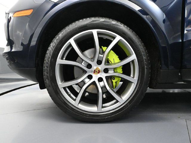Used 2022 Porsche Cayenne E-Hybrid Coupe AWD/4WD image 12
