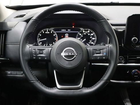 Used 2024 Nissan Pathfinder SV image 24