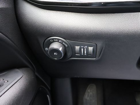 Used 2023 Jeep Compass Trailhawk image 39