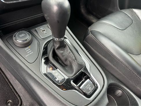 Used 2022 Jeep Cherokee Limited image 15