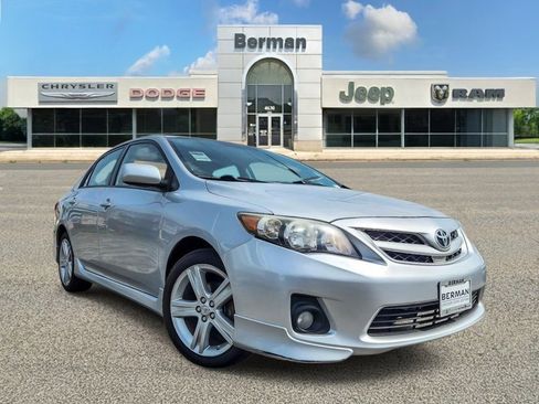 Used 2013 Toyota Corolla S w/ Premium Pkg FWD image 2
