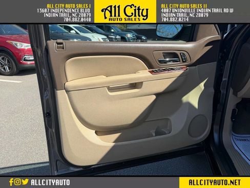 Used 2011 GMC Yukon XL SLT w/ SLT-2 Equipment Package RWD image 11