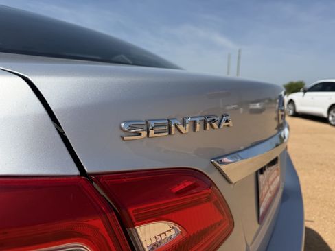 Used 2016 Nissan Sentra S FWD image 9