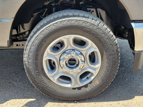New 2026 Ford F250 XLT w/ FX4 Off-Road Package AWD/4WD image 7
